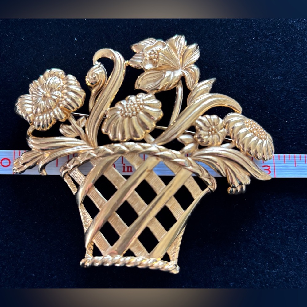 Vintage Monet Gold Basket Brooch with Flowers - Picture 3 of 6